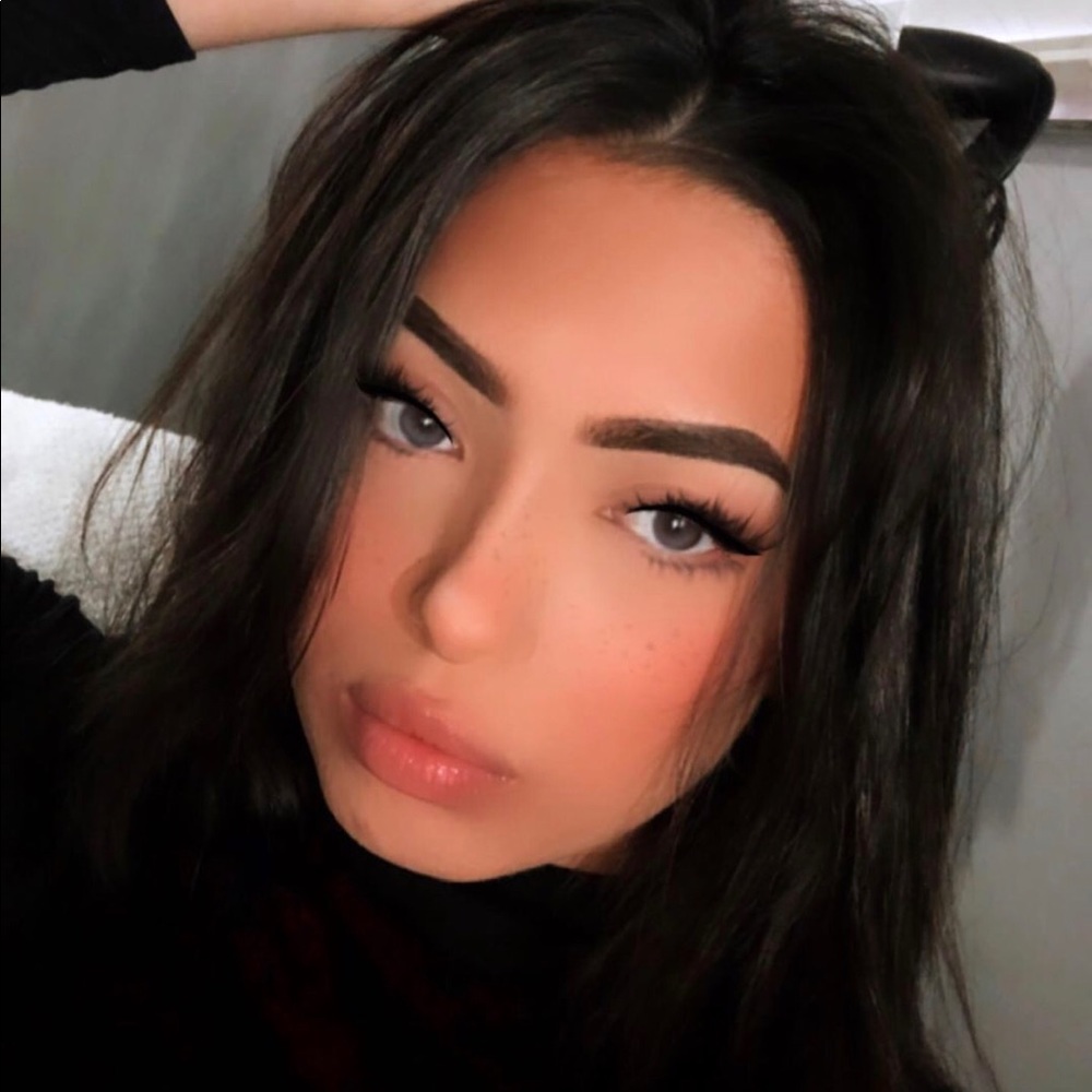 Meet your Posher, Andrea